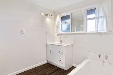 Photo of property in 213 Fifield Terrace, Opawa, Christchurch, 8023