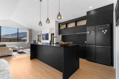 Photo of property in 32 Plough Street, Jacks Point, 9371