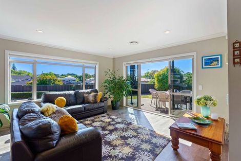 Photo of property in 12 Simpson Crescent, Raumati Beach, Paraparaumu, 5032