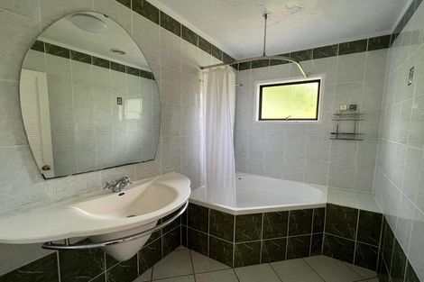 Photo of property in 1/28 Sandown Road, Rothesay Bay, Auckland, 0630