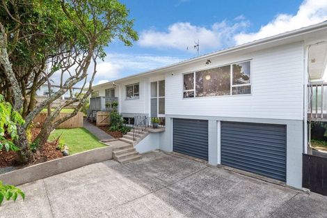 Photo of property in 14 Holdaway Avenue, Northcote, Auckland, 0627