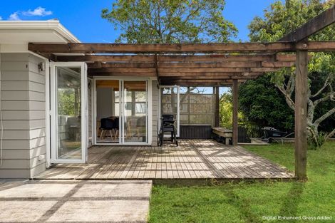 Photo of property in 10 Awaroa Road, Sunnyvale, Auckland, 0612