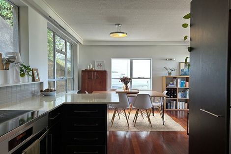 Photo of property in Greenmantle Flats, 88a Salamanca Road, Kelburn, Wellington, 6012