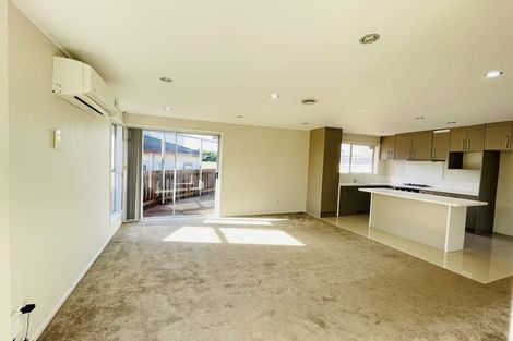 Photo of property in 16 Nan Place, Pakuranga Heights, Auckland, 2010