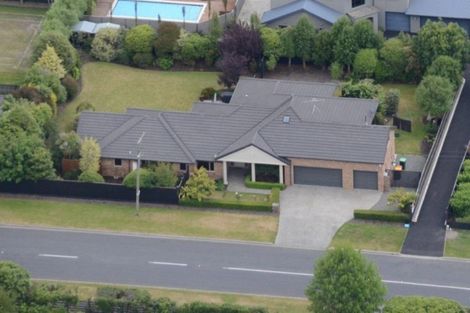 Photo of property in 37 Hussey Road, Harewood, Christchurch, 8051