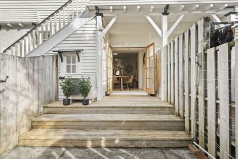 Photo of property in 5 Grass Street, Oriental Bay, Wellington, 6011