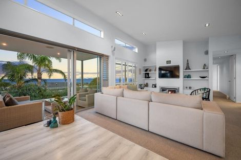 Photo of property in 12a Eastcliffe Road, Castor Bay, Auckland, 0620