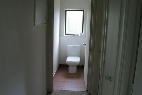 Photo of property in 8 Kayle Glen, West Harbour, Auckland, 0618