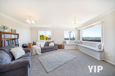 Photo of property in 9 Paparangi Crescent, Paparangi, Wellington, 6037