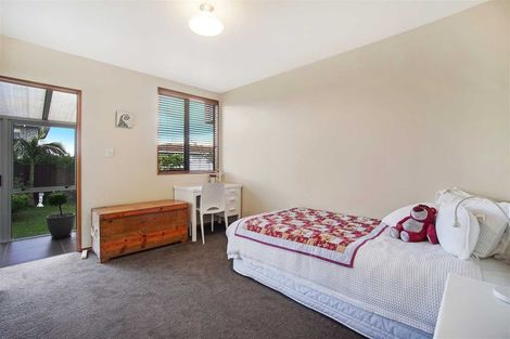 Photo of property in 65 Forrest Hill Road, Milford, Auckland, 0620