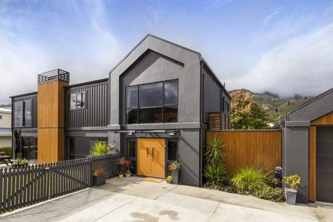 Photo of property in 15 Beach Road, Waikawa, Picton, 7220