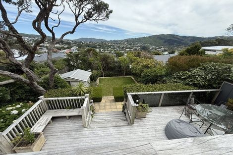 Photo of property in 24 Harbour View Road, Northland, Wellington, 6012