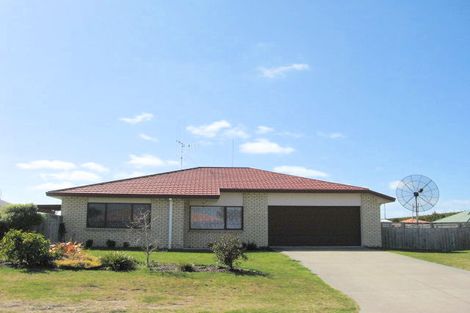 Photo of property in 16 Romana Crescent, Papamoa Beach, Papamoa, 3118