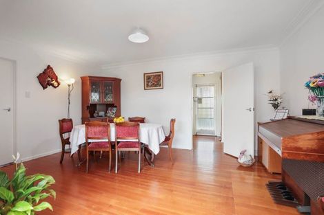 Photo of property in 34 Hobsonville Road, West Harbour, Auckland, 0618