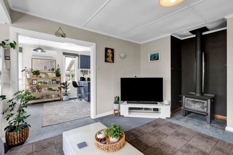 Photo of property in 19 Kahikatea Street, Inglewood, 4330