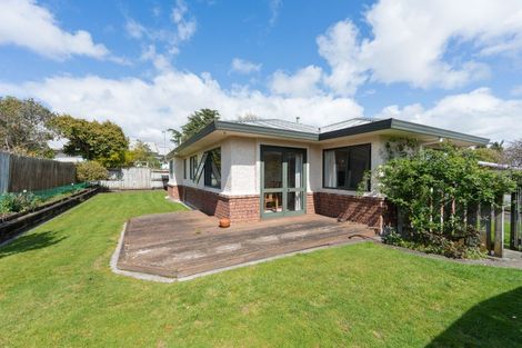 Photo of property in 77 Lyndhurst Street, Takaro, Palmerston North, 4412