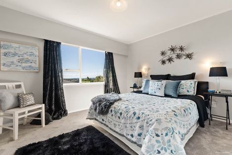 Photo of property in 2 April Place, Red Hill, Papakura, 2110