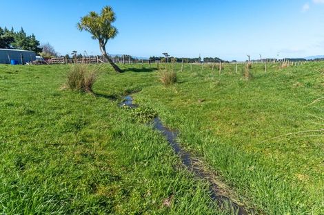 Photo of property in 360 Western Lake Road, Western Lake, Featherston, 5773