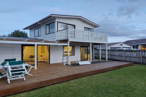 Photo of property in 15 Litchfield Place, Clarks Beach, 2122