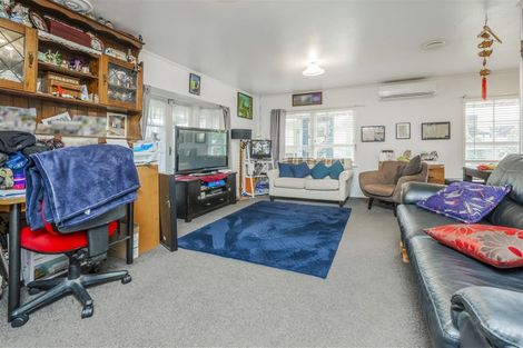 Photo of property in 10 Helms Place, Manurewa, Auckland, 2102