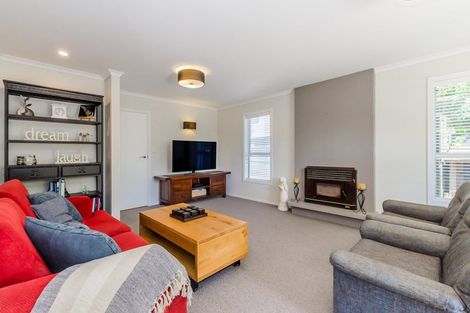 Photo of property in 44 Rewarewa Crescent, Waikanae, 5036