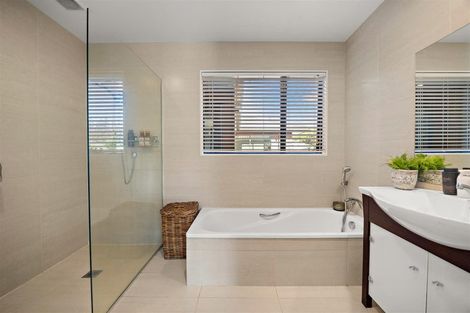 Photo of property in 883 Peak Road, Helensville, 0875