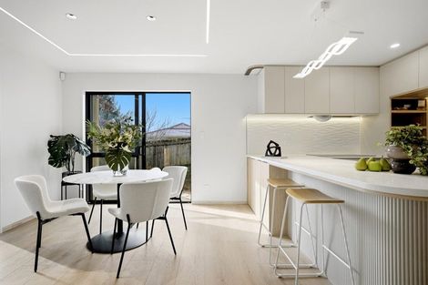 Photo of property in 10 Tusac Place, Totara Vale, Auckland, 0627