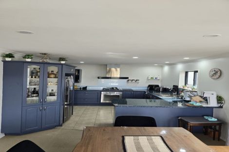 Photo of property in 140 Glanmire Road, Newlands, Wellington, 6037