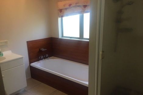 Photo of property in 1/36 Roberts Road, Glenfield, Auckland, 0629