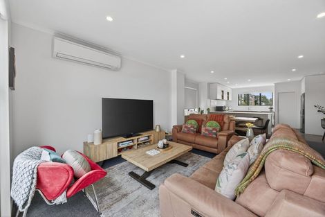 Photo of property in 4/271 Ormiston Road, Flat Bush, Auckland, 2019