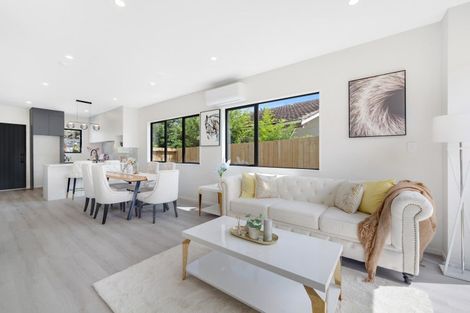 Photo of property in 140a Edgewater Drive, Pakuranga, Auckland, 2010
