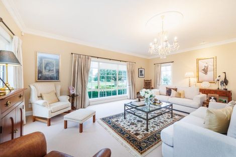 Photo of property in 35 Cashmere Drive, Fitzherbert, Palmerston North, 4410