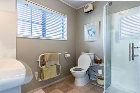 Photo of property in 3 Papawai Grove, Waikanae, 5036