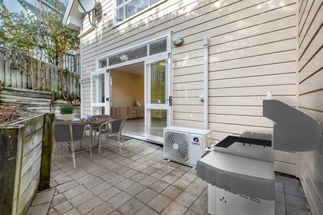 Photo of property in 4b The Quadrant, Miramar, Wellington, 6022