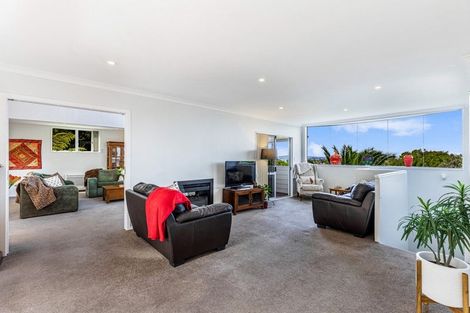 Photo of property in 17 Da Vinci Place, West Harbour, Auckland, 0618