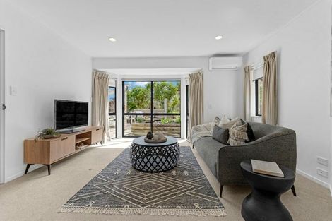 Photo of property in 12 Paradise Place, Pakuranga Heights, Auckland, 2010