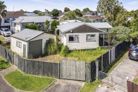 Photo of property in 8 Balwyn Place, Clendon Park, Auckland, 2103