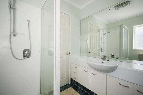 Photo of property in 4 Delmont Close, East Tamaki Heights, Auckland, 2016