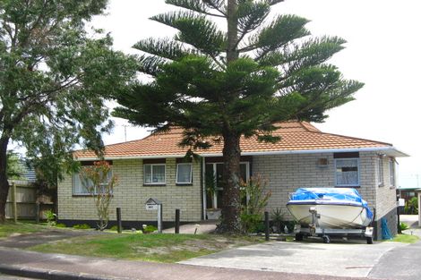 Photo of property in 112a Pacific Parade, Army Bay, Whangaparaoa, 0930