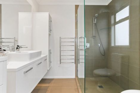 Photo of property in 9 Corsica Way, Karaka, Papakura, 2113