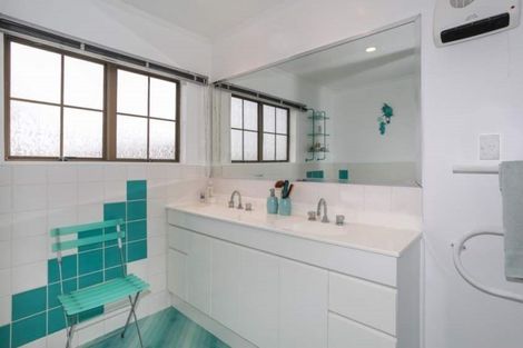 Photo of property in 112 Valley Road, Pukekohe, 2120