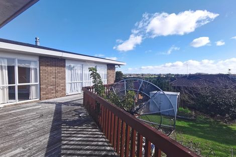 Photo of property in 2 Anure Place, Highland Park, Auckland, 2010