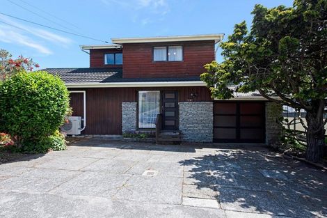 Photo of property in 14 Redwood Avenue, Tawa, Wellington, 5028