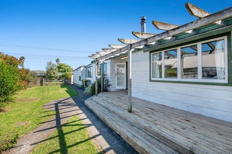 Photo of property in 17 Parakai Avenue, Parakai, 0830