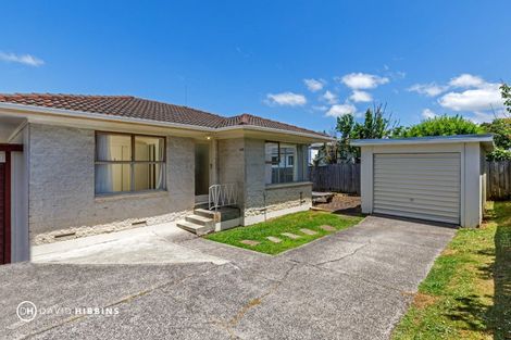 Photo of property in 2/16 Mannering Place, Hillcrest, Auckland, 0627