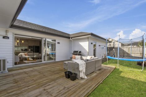 Photo of property in 13 Will Street, Huapai, Kumeu, 0810