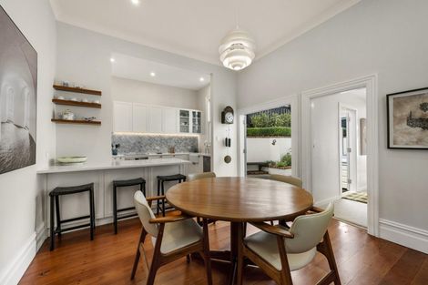 Photo of property in 33 Grove Road, Kelburn, Wellington, 6012