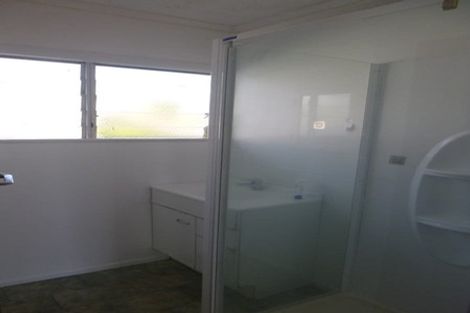 Photo of property in 39 Manhattan Heights, Glendene, Auckland, 0602