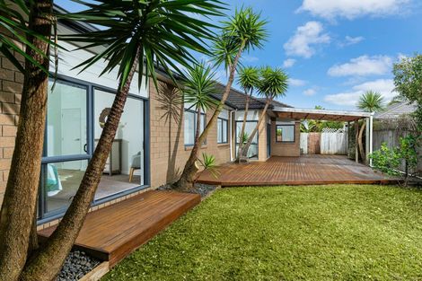 Photo of property in 48 Huntington Park Drive, Greenhithe, Auckland, 0632
