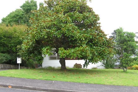 Photo of property in 16 Pavola Grove, Glenfield, Auckland, 0629